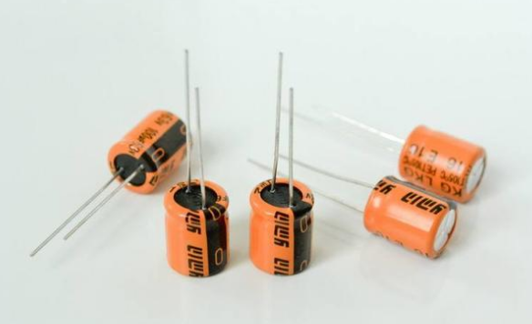 「NIPPON CHEMI-CON」電解電容極性接錯會爆炸，如何避免？